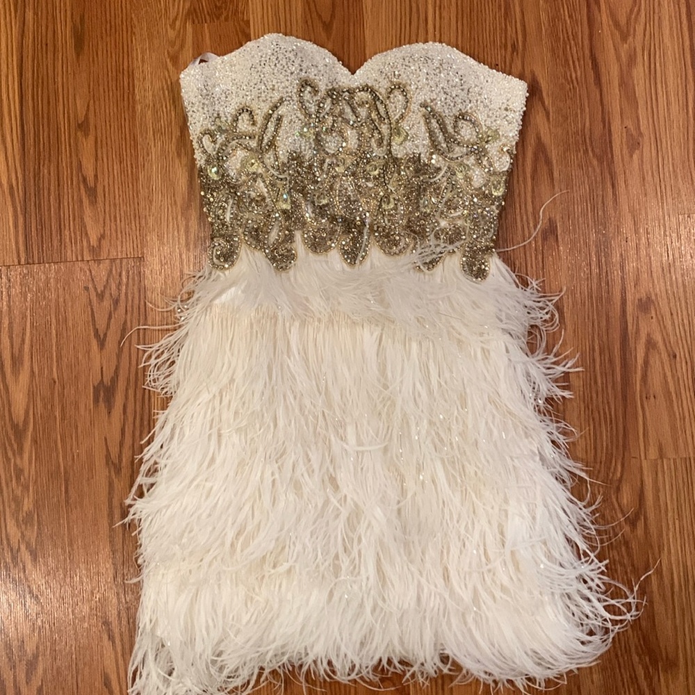 Sherri Hill Gold & White Embellished & Feathers Cocktail Dress size 2